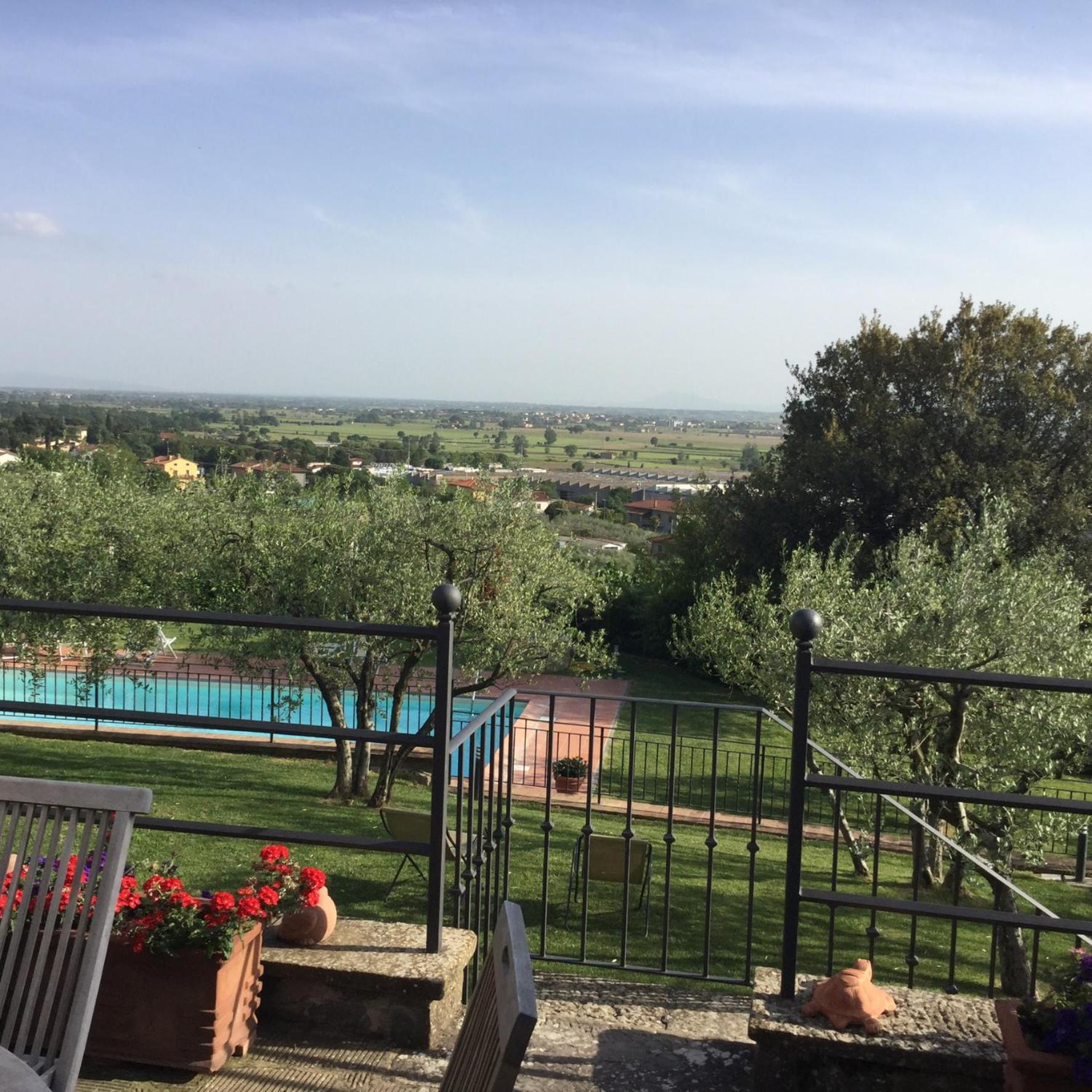 Agriturismo Borgo Tra Gli Olivi Castiglion Fiorentino Exterior photo